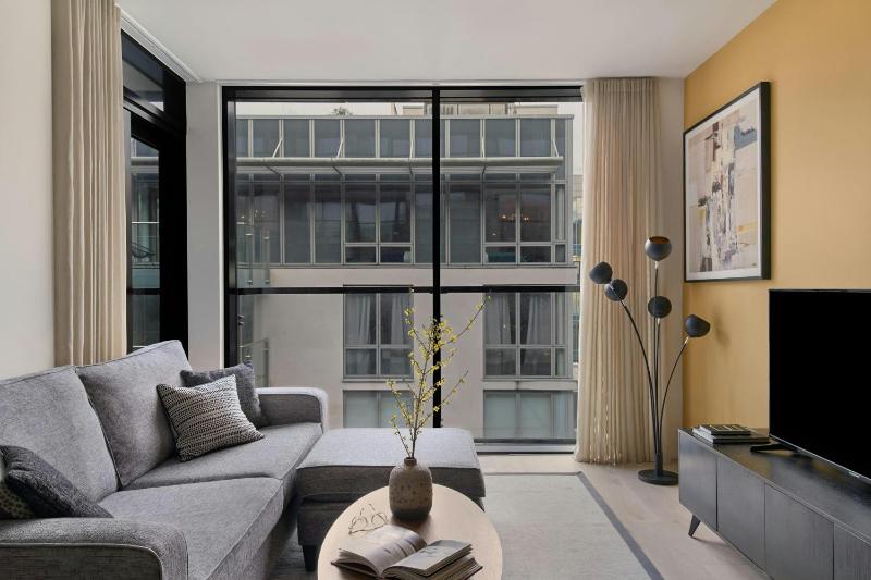 One-Bedroom Apartment with Queen Bed and Balcony image 1