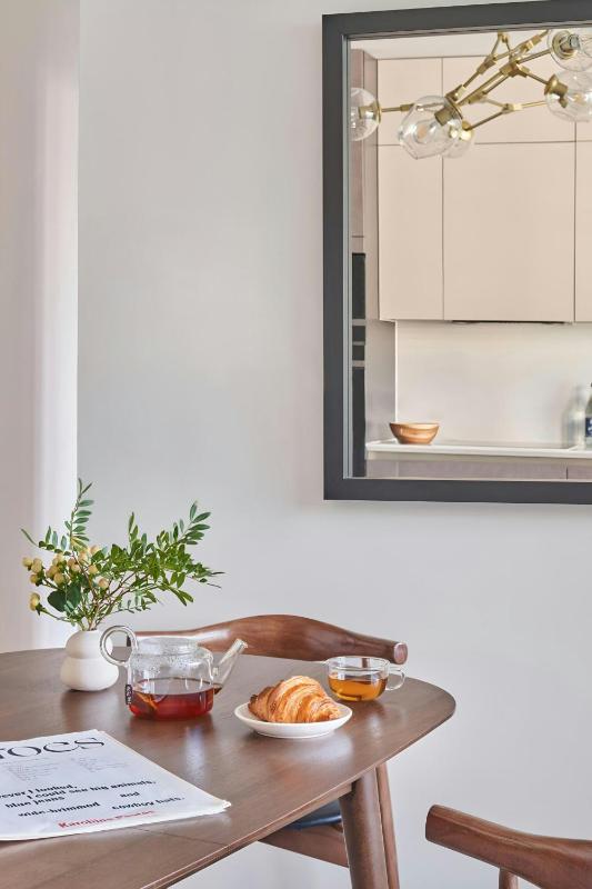 Two-Bedroom Apartment with Queen and Double Bed image 2