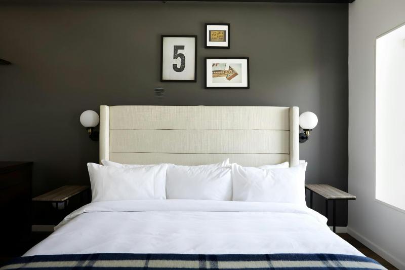 King Room image 4