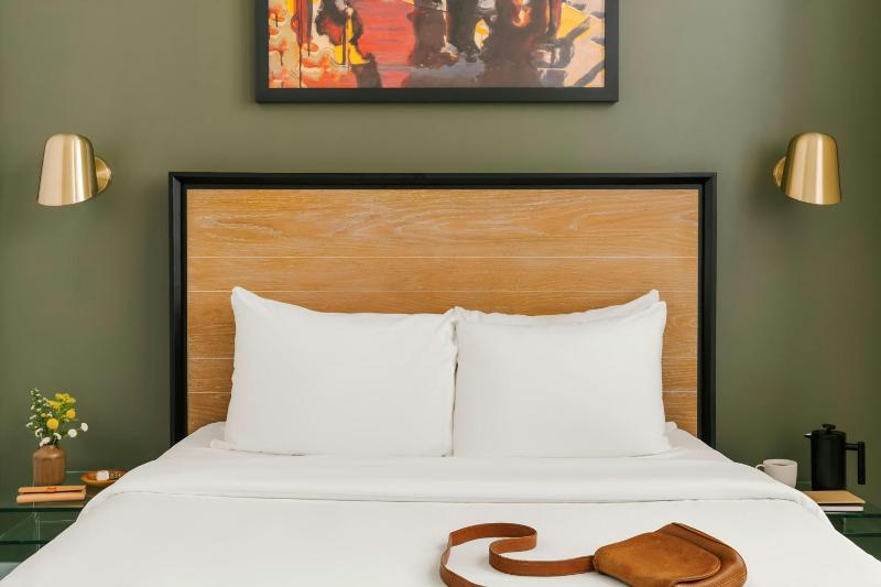 Two-Bedroom Apartment with Two Queen Beds image 3