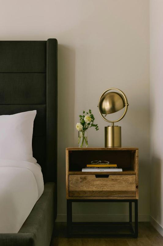 Studio Apartment with Queen Bed and City View image 3