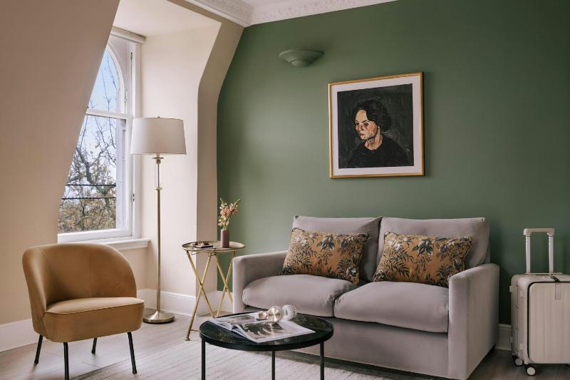 One-Bedroom Apartment with Double Bed image 1