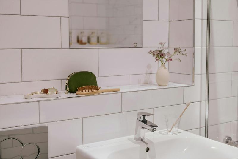 Two-Bedroom Apartment with Queen and Double Bed image 4