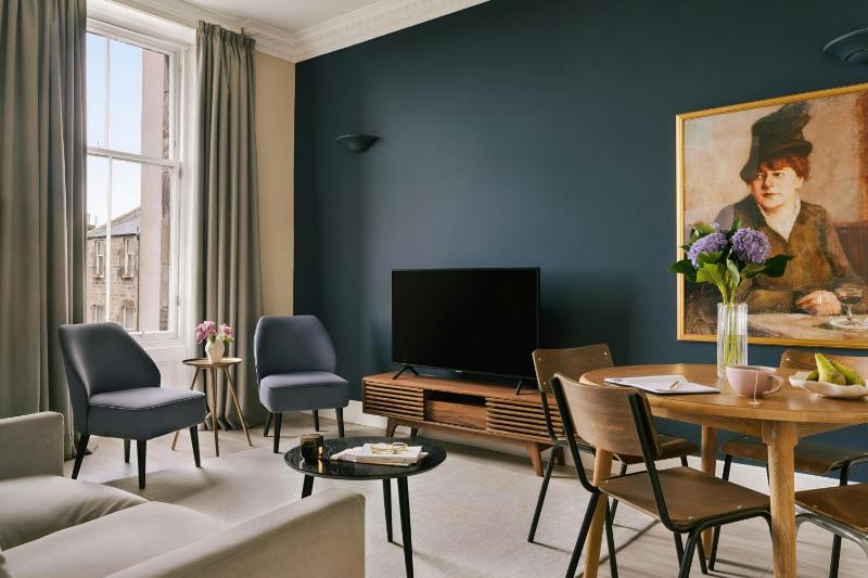 Two-Bedroom Apartment with Queen and Double Bed image 1