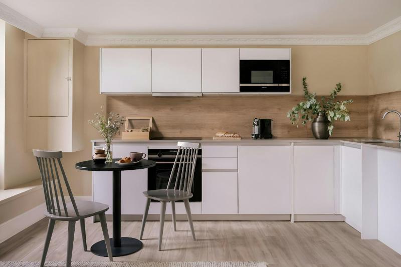 Studio Apartment with Double Bed image 1