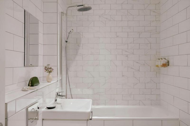 Two-Bedroom Apartment with Queen and Double Bed image 3