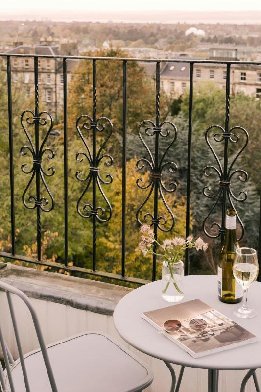 Two-Bedroom Apartment with Queen and Double Bed image 3