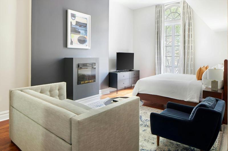 Superior King Room with Sofa Bed image 1