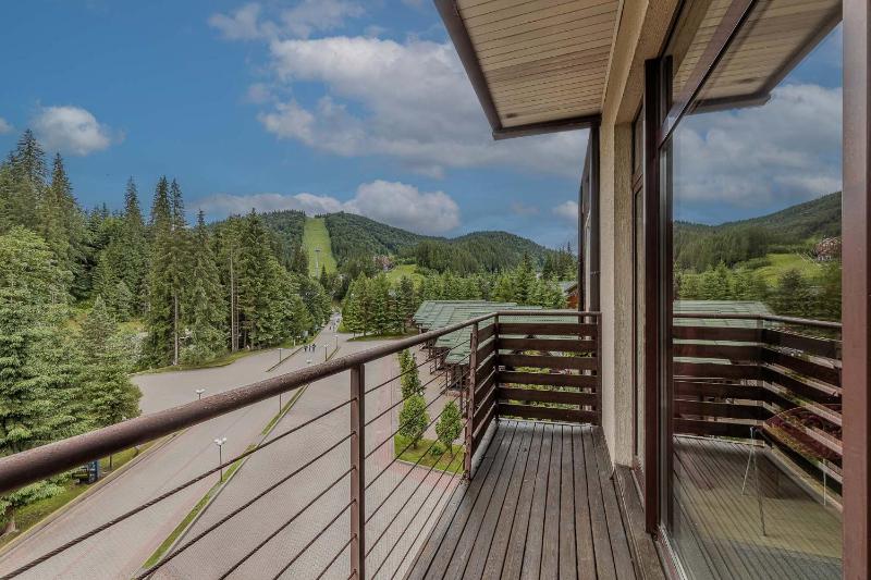 Apartment with Mountain View image 2