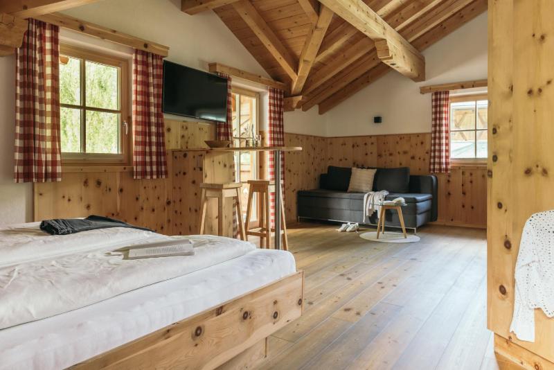 Junior Suite with Balcony image 1