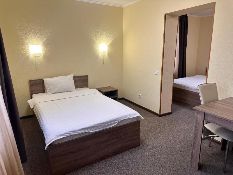 Deluxe Twin Room image 4