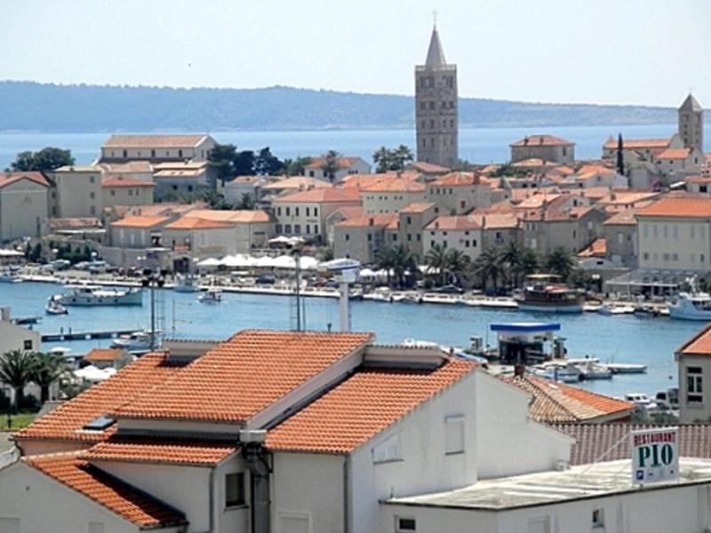 Apartment with Balcony and Sea View image 3
