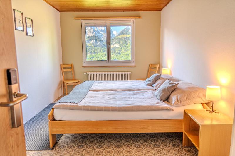 Double Room with Shared Bathroom image 4