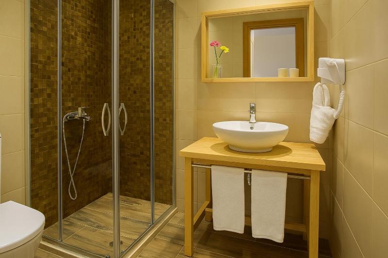 Superior Double Room with Lake View image 3