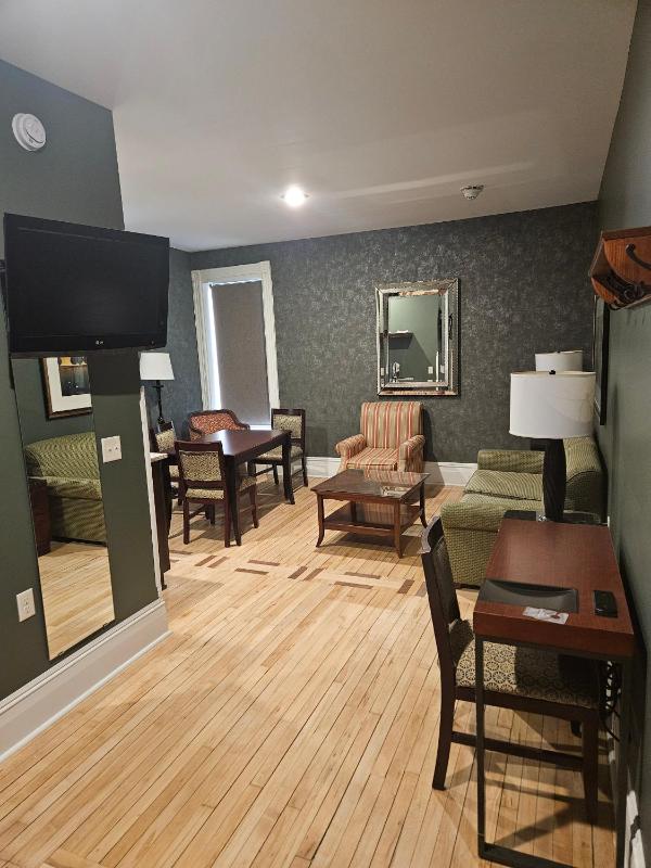 Executive Suite image 4