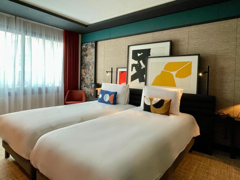 Design Room with Two Single Beds image 3