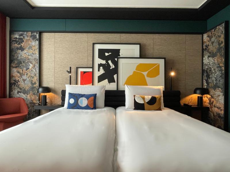 Design Room with Two Single Beds image 4