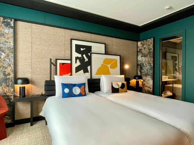 Design Room with Two Single Beds image 2