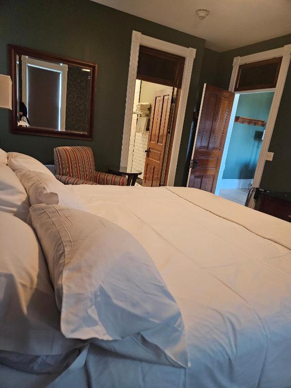 Suite with City View image 3