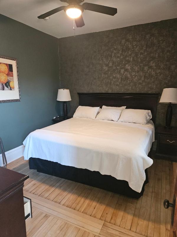 One-Bedroom Suite image 2