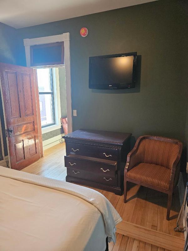One-Bedroom Suite image 4
