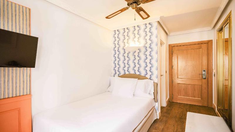 Single Room image 3