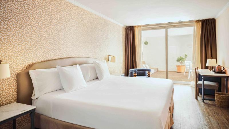 Superior Double or Twin Room image 4