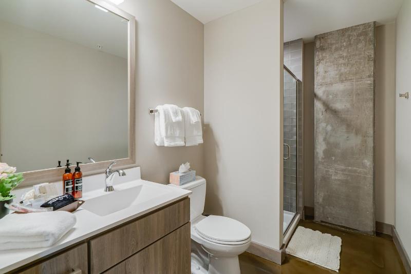 Sable 506 - One Bedroom - image 28