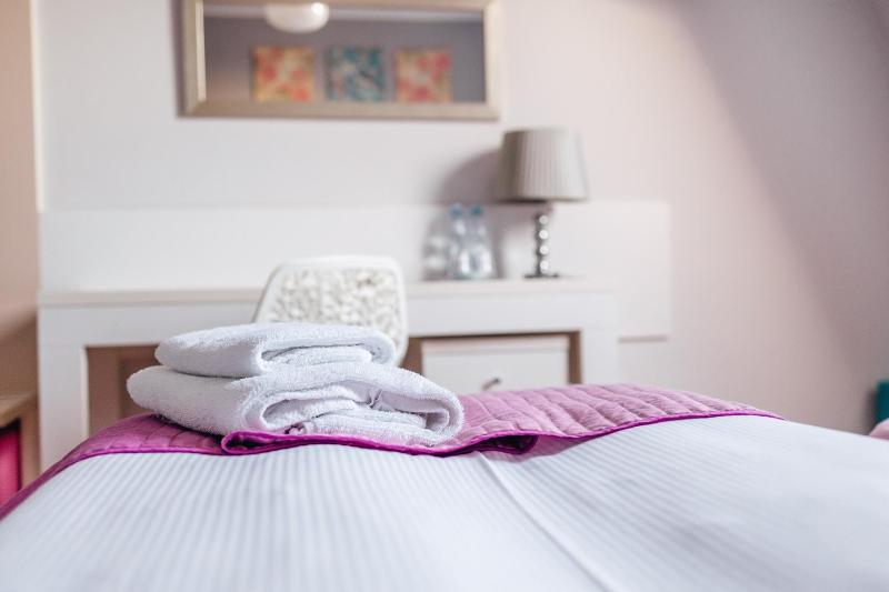 Single Room image 3