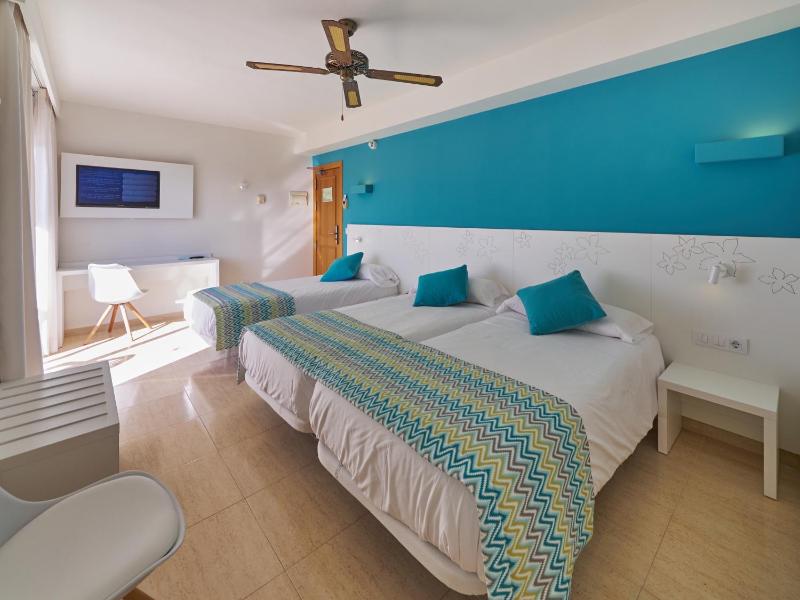 Triple Room (2 Adults + 1 Child) image 3