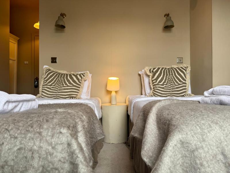 Small Twin Room image 1