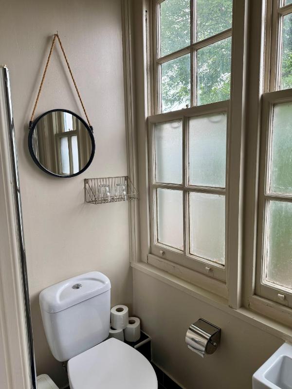 Small Twin Room image 2