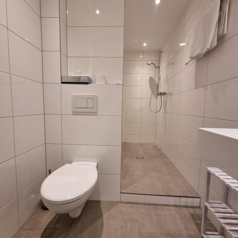 Double Room with Balcony image 4