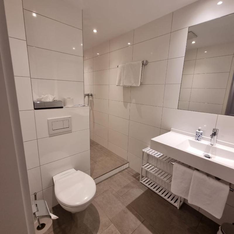 Double Room with Balcony image 2