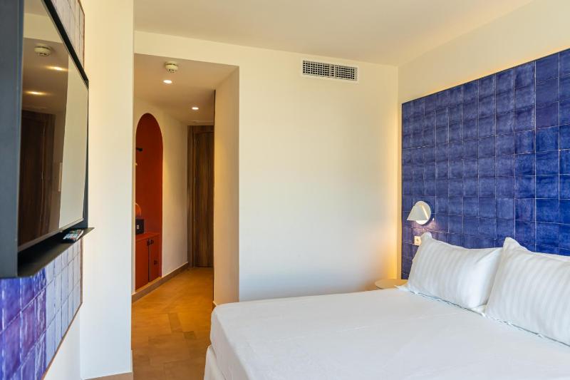 Double or Twin Room image 2