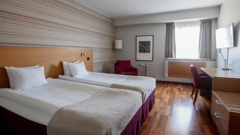 Standard Twin Room image 1