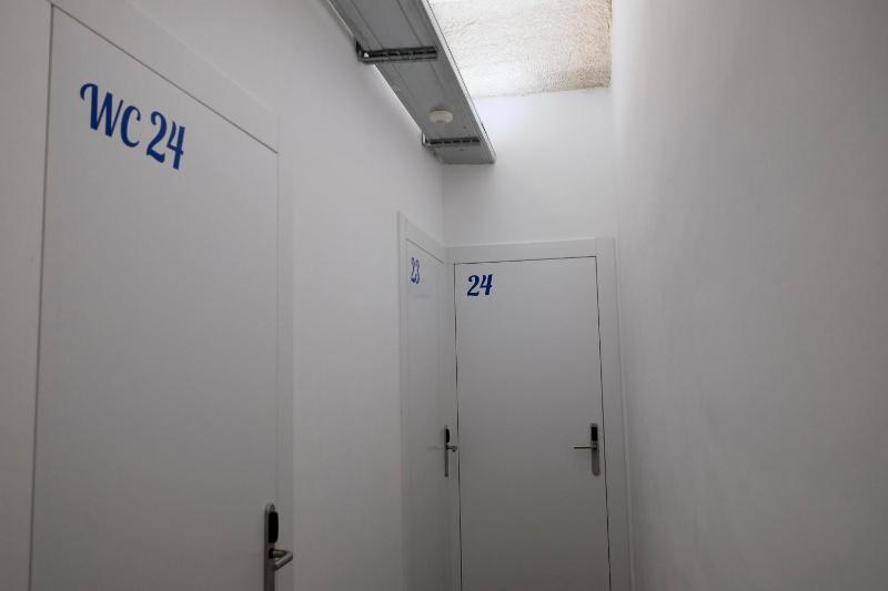 Single Room with Private External Bathroom image 3