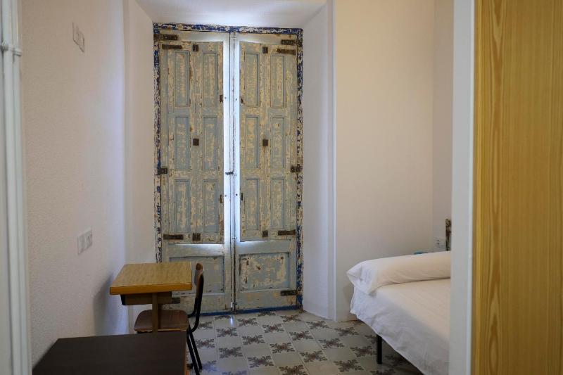 Single Room with Private External Bathroom image 4