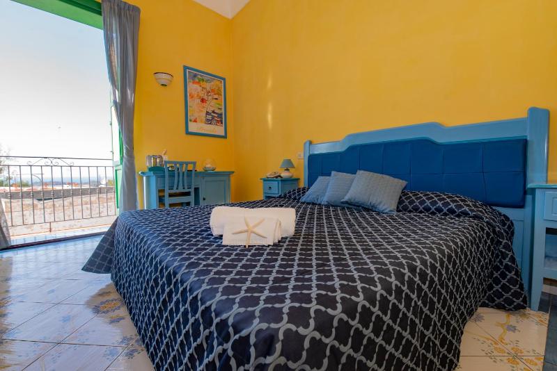 Superior Triple Room with Sea View image 2