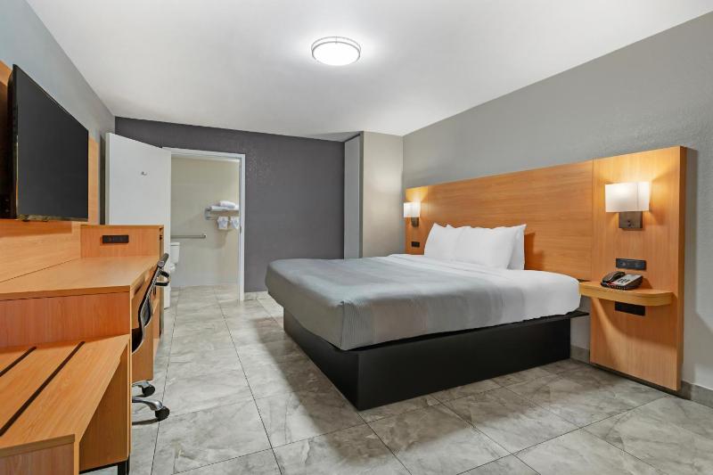 King Room - Accessible/Non-Smoking image 3