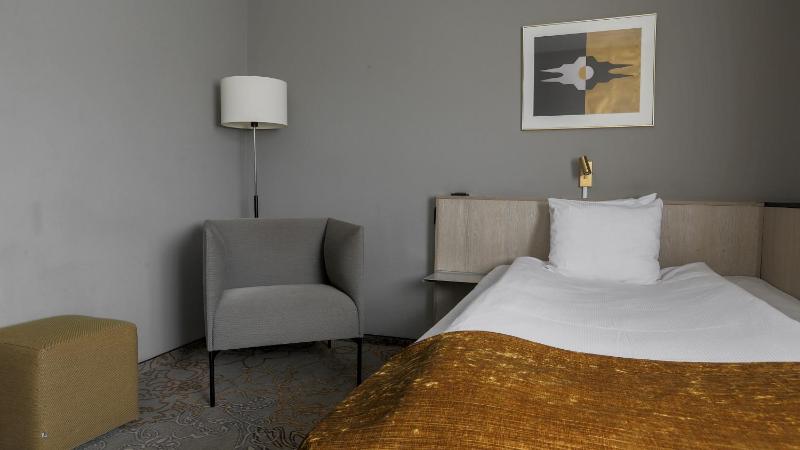Compact Single Room image 3