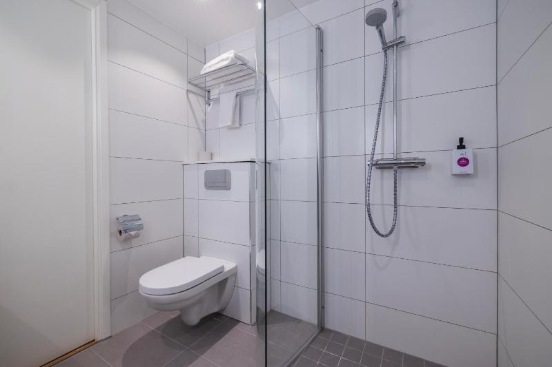 Superior Twin Room image 3
