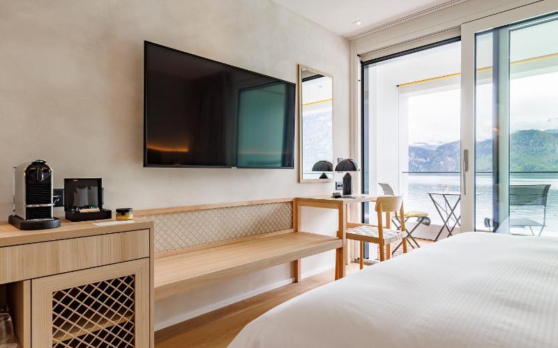 Standard Double Room with Lake View image 3