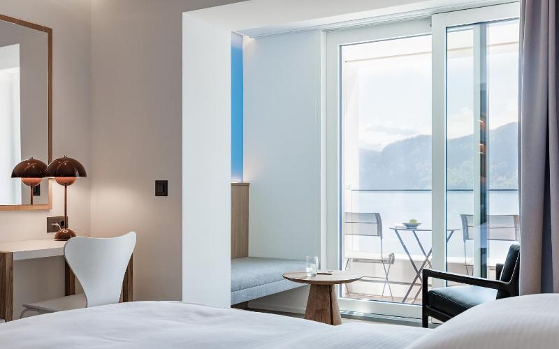 Deluxe Double Room with Lake View image 1