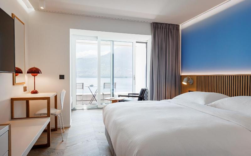 Deluxe Double Room with Lake View image 4