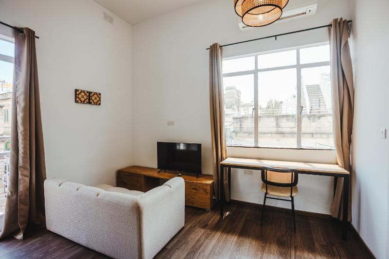 Studio Apartment with Sea View image 2
