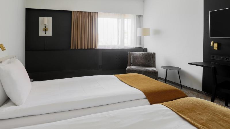 Superior Twin Room image 4