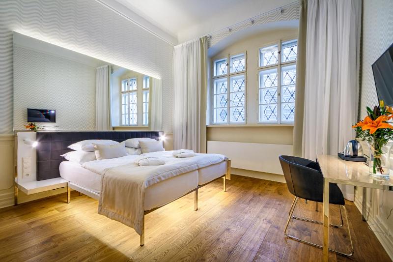 Standard Double Room image 3