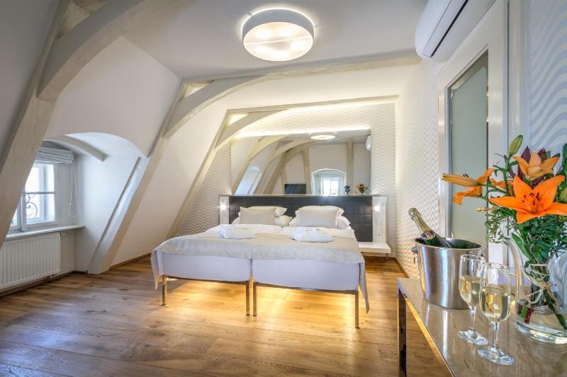 Deluxe Double Room image 3