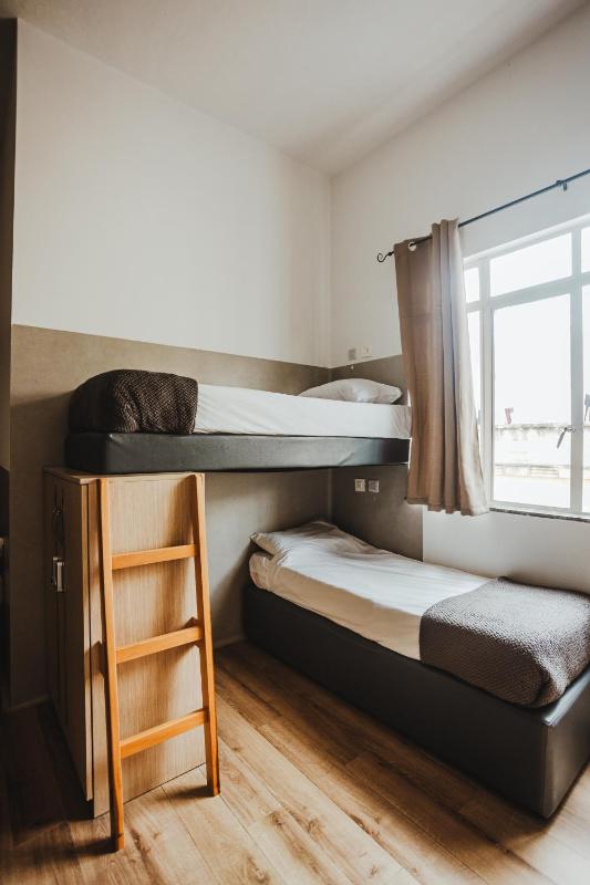 Bunk Bed in Mixed Dormitory Room image 2